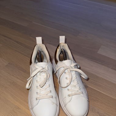 White plattform sneakers