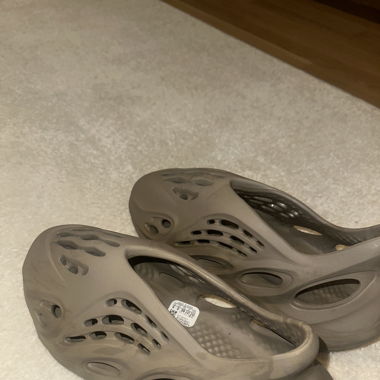 Yeezy foam 39