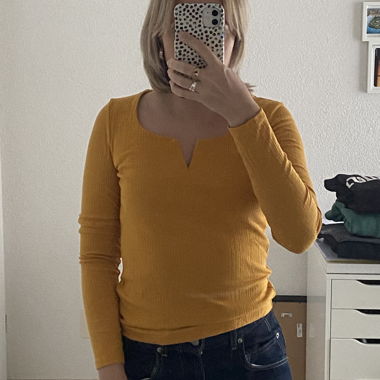 Senfgelbes Longsleeve