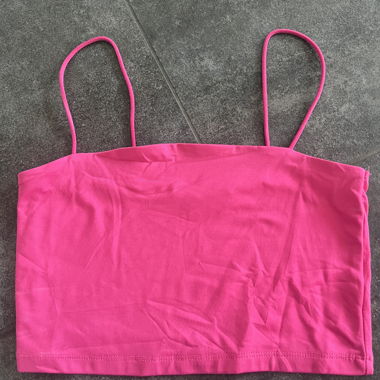 Crop top rosa sgargiante