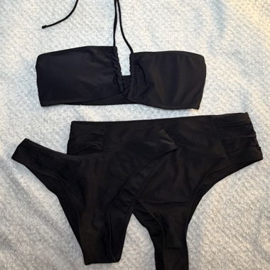 Black Minimal Bikini Set – 3-Piece