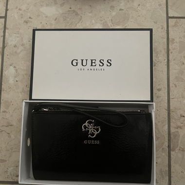 LUXURY BLACK GUESS CLUTCH 