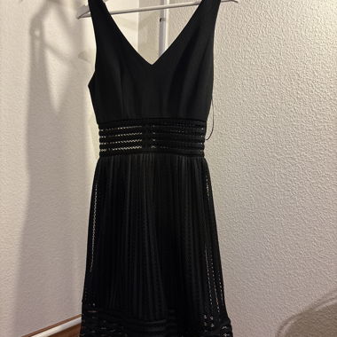Black Sleeveless Lace Dress