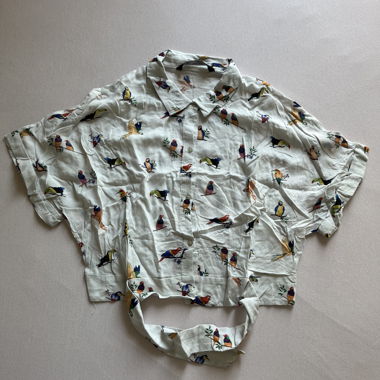 Chemise blanche à motif oiseaux