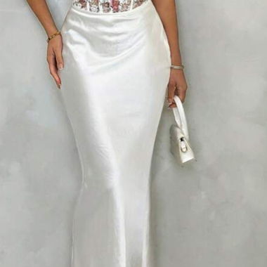 Robe élégante effet satin avec haut en dentelle