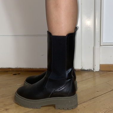 Secondhand boots