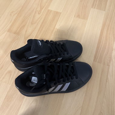 Baskets Adidas noires / prix négociable