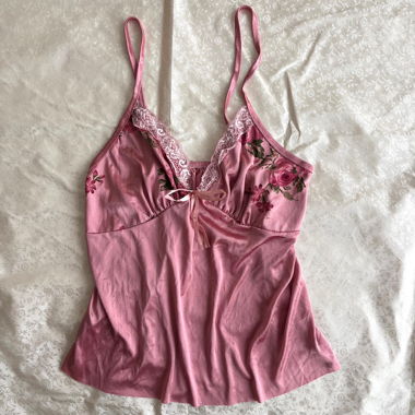 Top cami con fiocco in nastro in raso, pizzo con motivo floreale rosa