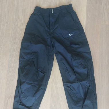 Pantaloni cargo neri Nike a vita alta
