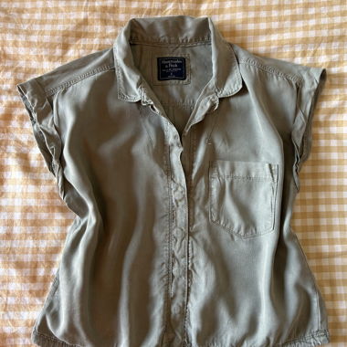 Abercrombie & Fitch sleeveless shirt
