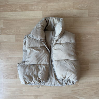 Piumino beige senza maniche