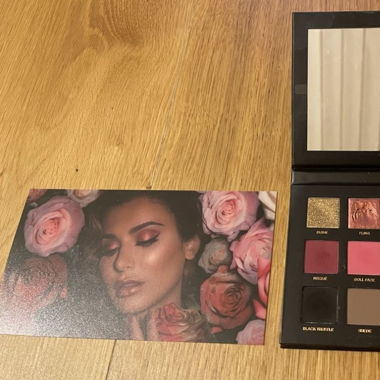 Huda Beauty Rose Gold Palette - Remastered, USED