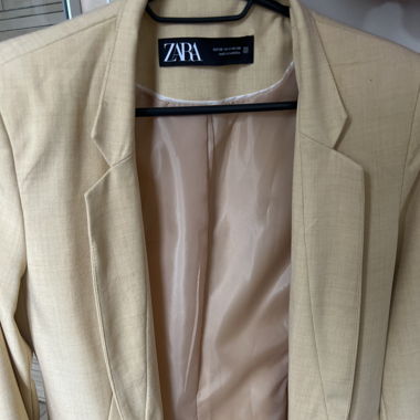 gelber Blazer