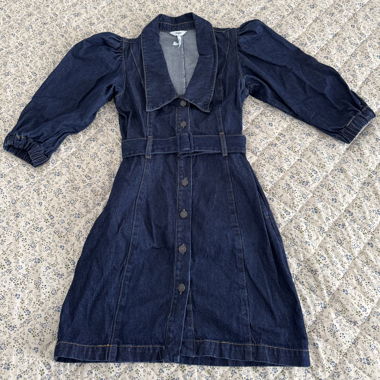 Robe en jean avec ceinture