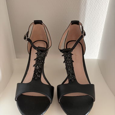 Black leather sandals size 40
