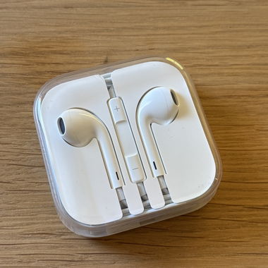 Apple EarPods with AUX connection