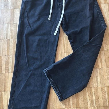 Schwarze Denim-Hose