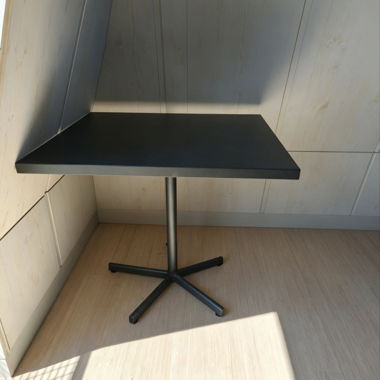 Tavolo quadrato nero