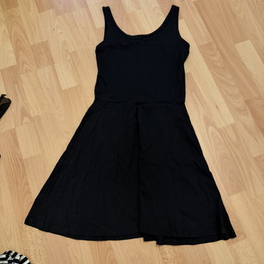 Robe noire sans manches