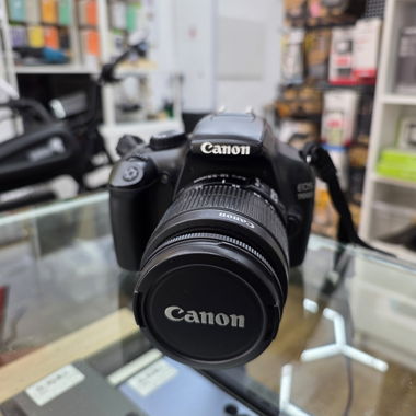Canon EOS 1100D with bag