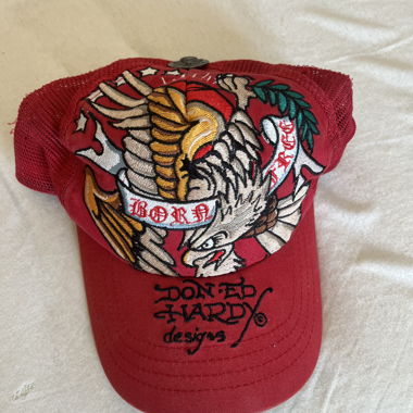 Cappellino rosso ricamato di Ed Hardy 