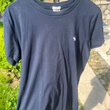 T-shirt bleu marine Abercrombie