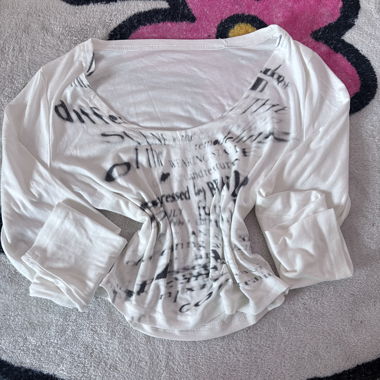Maglietta maniche lunghe corta bianca con stampe / thrifted