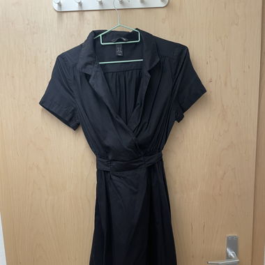 Schwarzes Blusenkleid