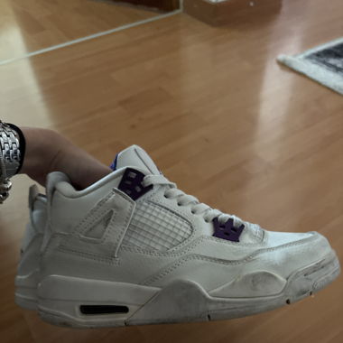 Jordan 4 
