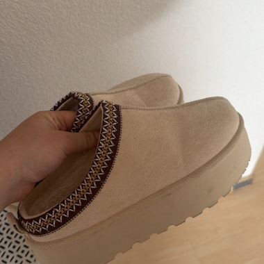 Ciabatte con piattaforma beige