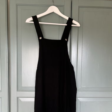 Black casual dress