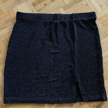 Jupe mini pailletée avec fente