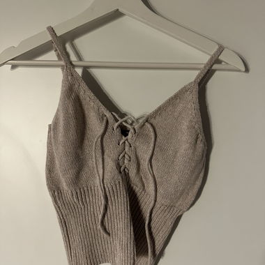 Top in maglia con allacciatura