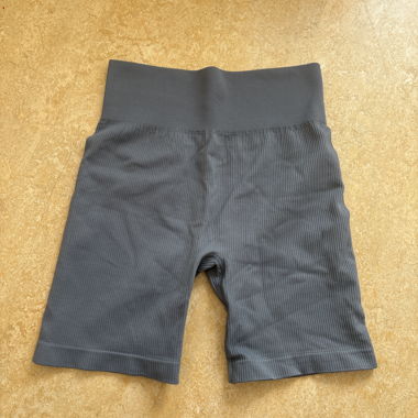Grey ribbed seamless shorts