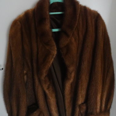 Manteau en fourrure brune