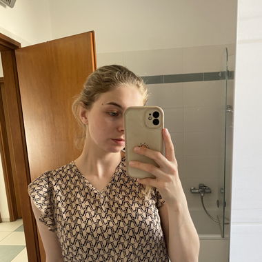 Printed blouse with open back and bow