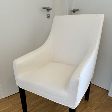 A vendre: 4 chaises de salon+4 housses supp Grises