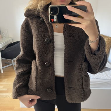Braune Felljacke