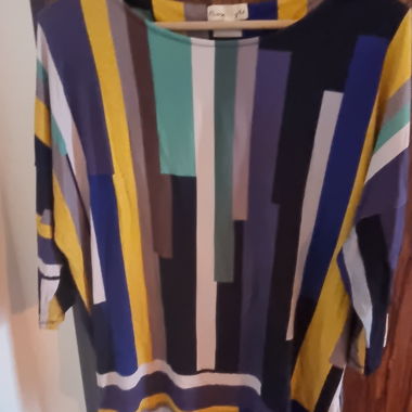 Haut à motifs, ambiance rétro