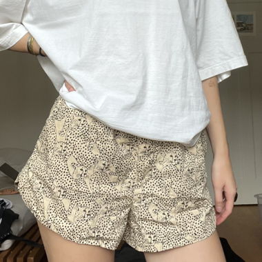 Shorts en tissu avec motif ZARA