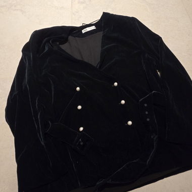 Gekreuzte Samtjacke von Zara, schwarz, XXL