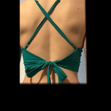 Top verde con schiena scoperta