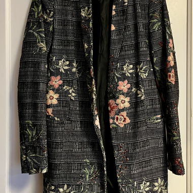 Blazer mit Blumenmuster Zara
