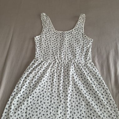 Weisses, geblümtes Kleid H&M Divided Grösse M
