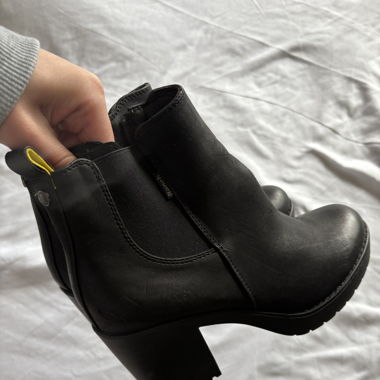 Bottines à talons noirs 