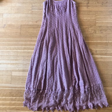 Robe en dentelle lilas
