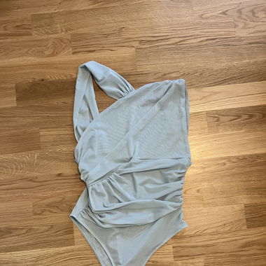 Body Zara spalla scoperta azzurro chiaro