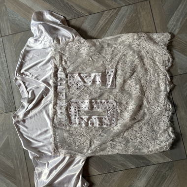 Top aus Satin-Jersey und Spitze