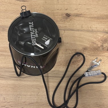 Schwarze Eimerlampe "Where is my Chanel"