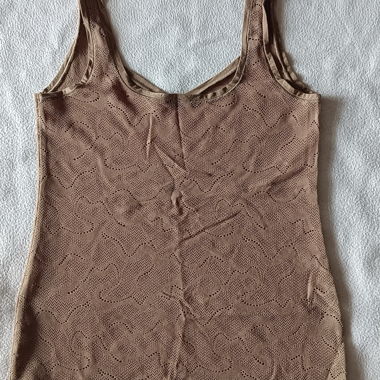Top in pizzo beige senza maniche